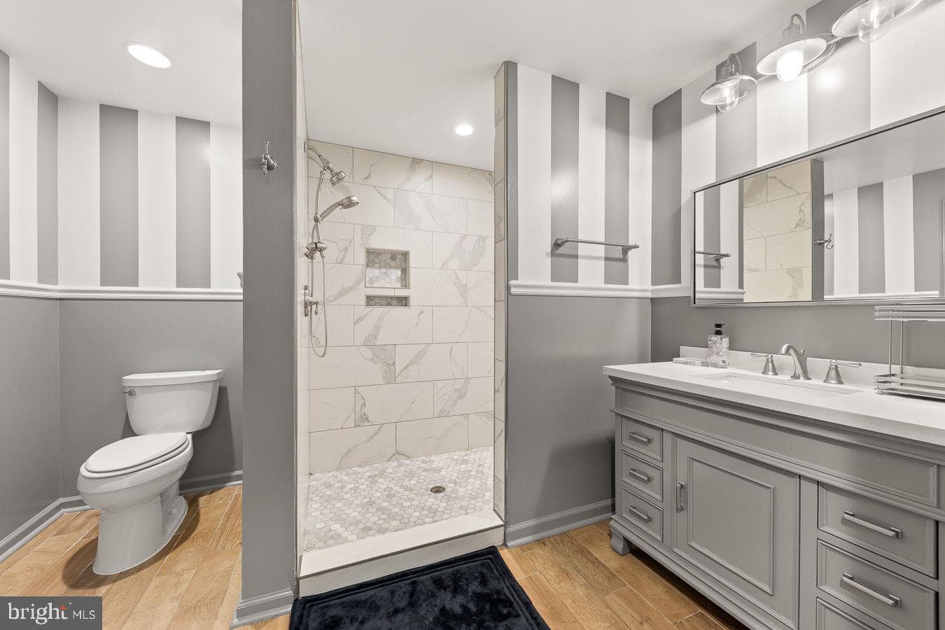 9201 Golf Court photo 27