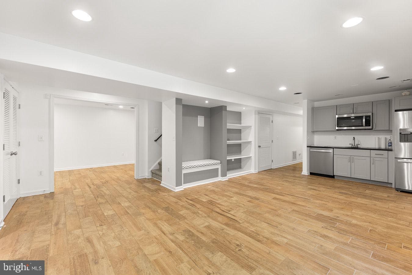 9201 Golf Court photo 33