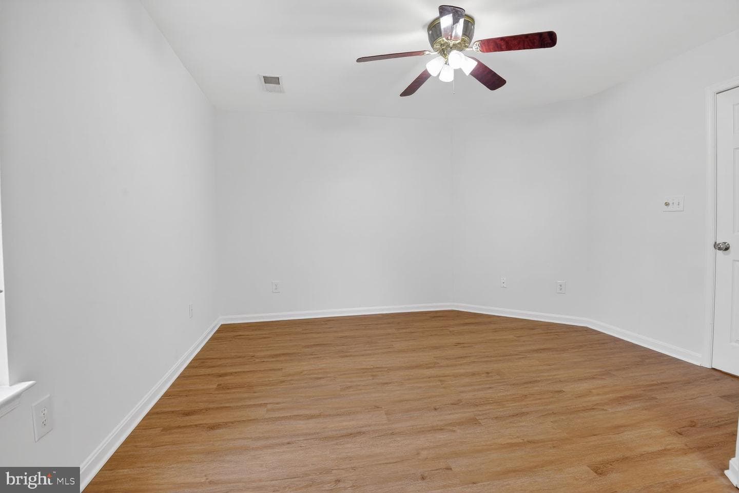 352 Kirby Street photo 25
