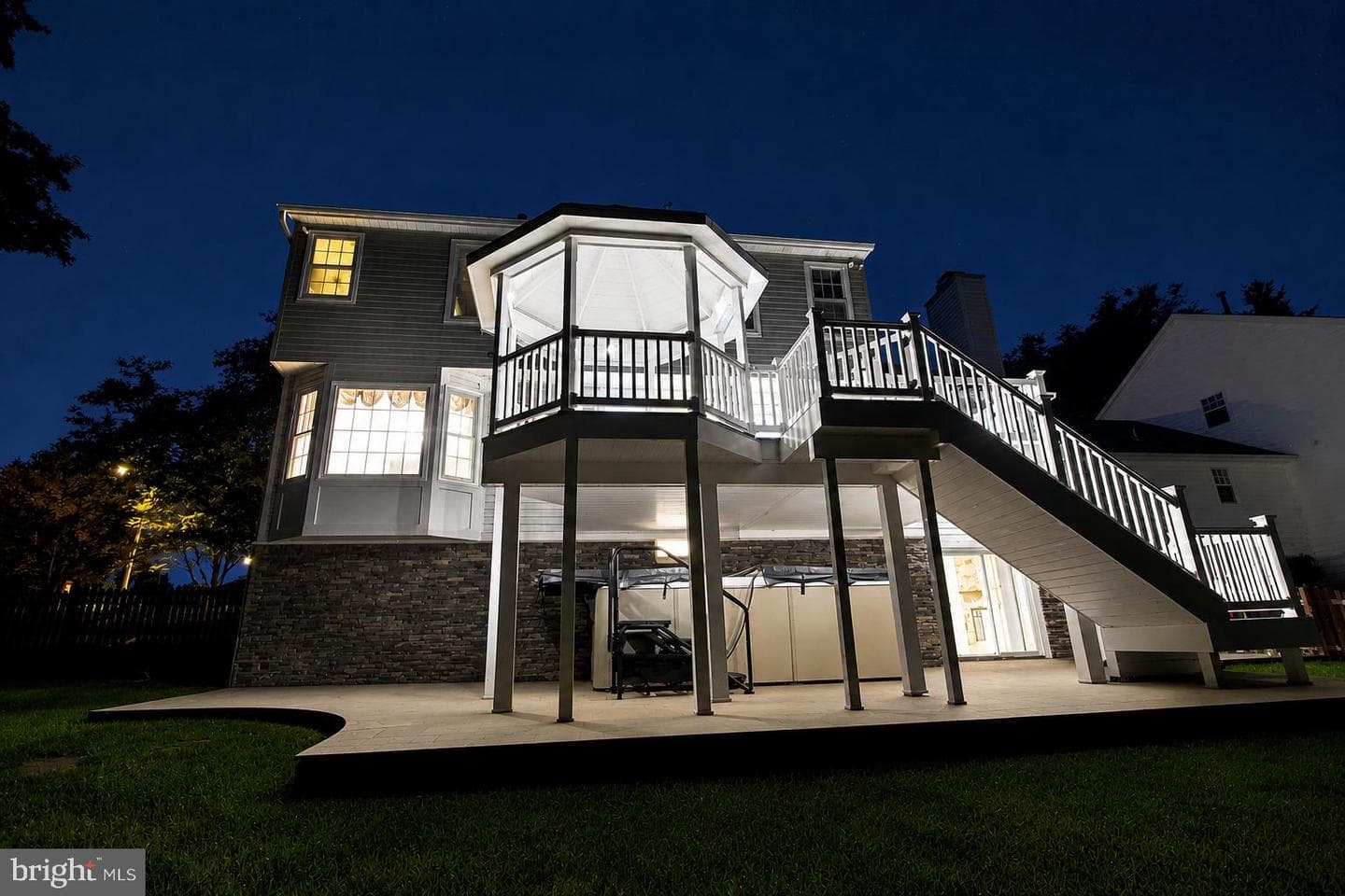 9240 Matthew Drive photo 8