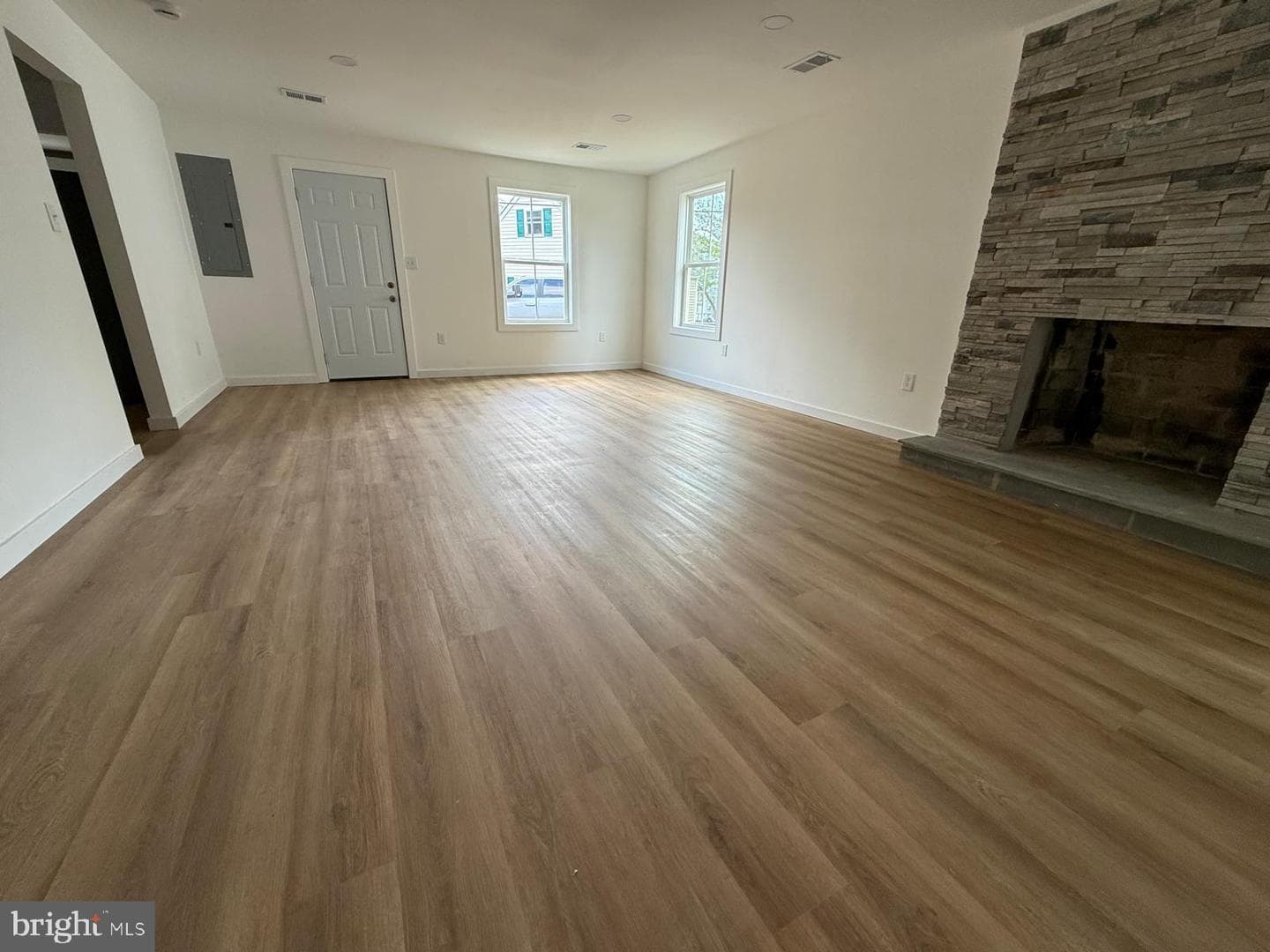 146 Scott Dr photo 3