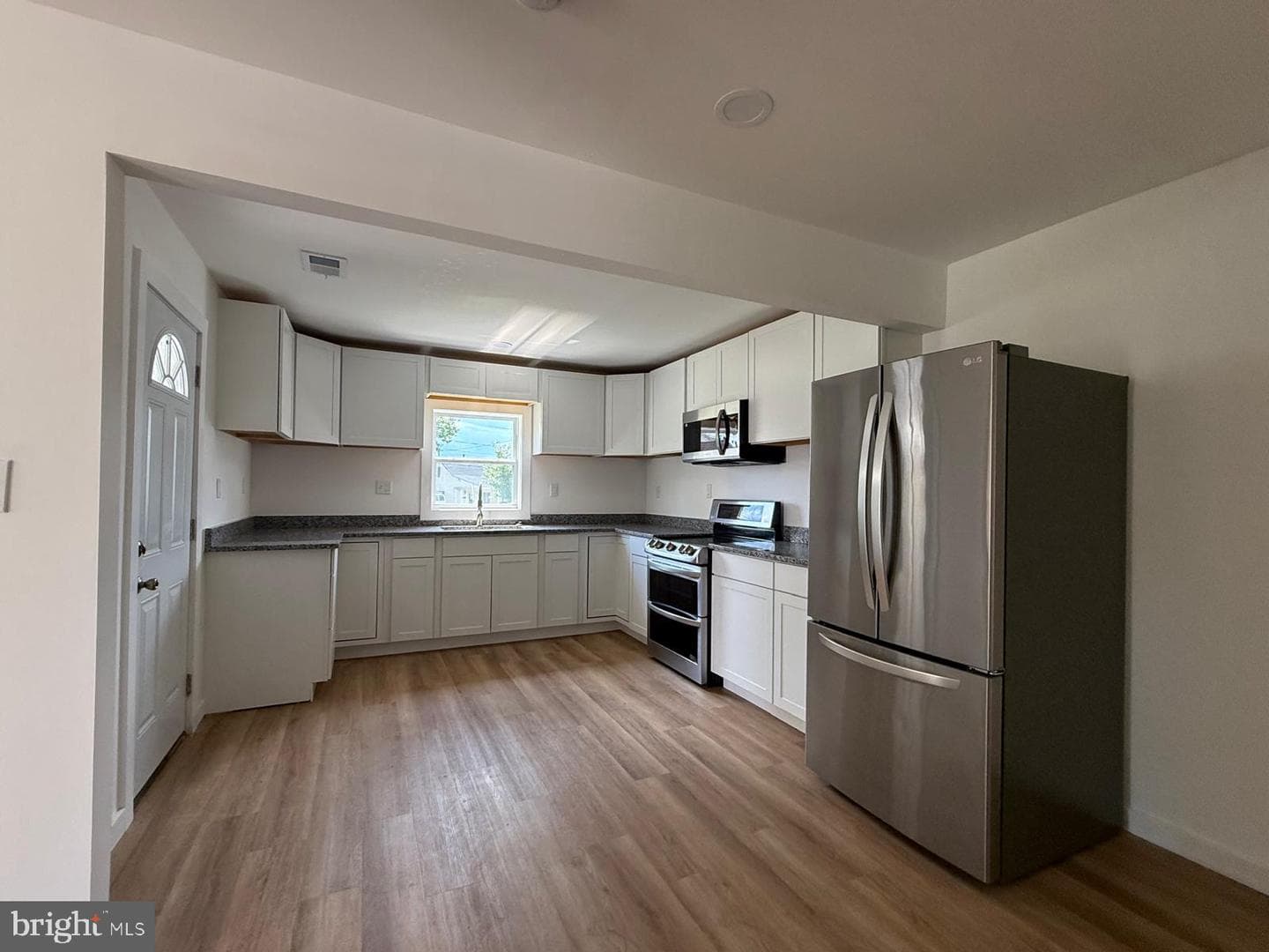 146 Scott Dr photo 4
