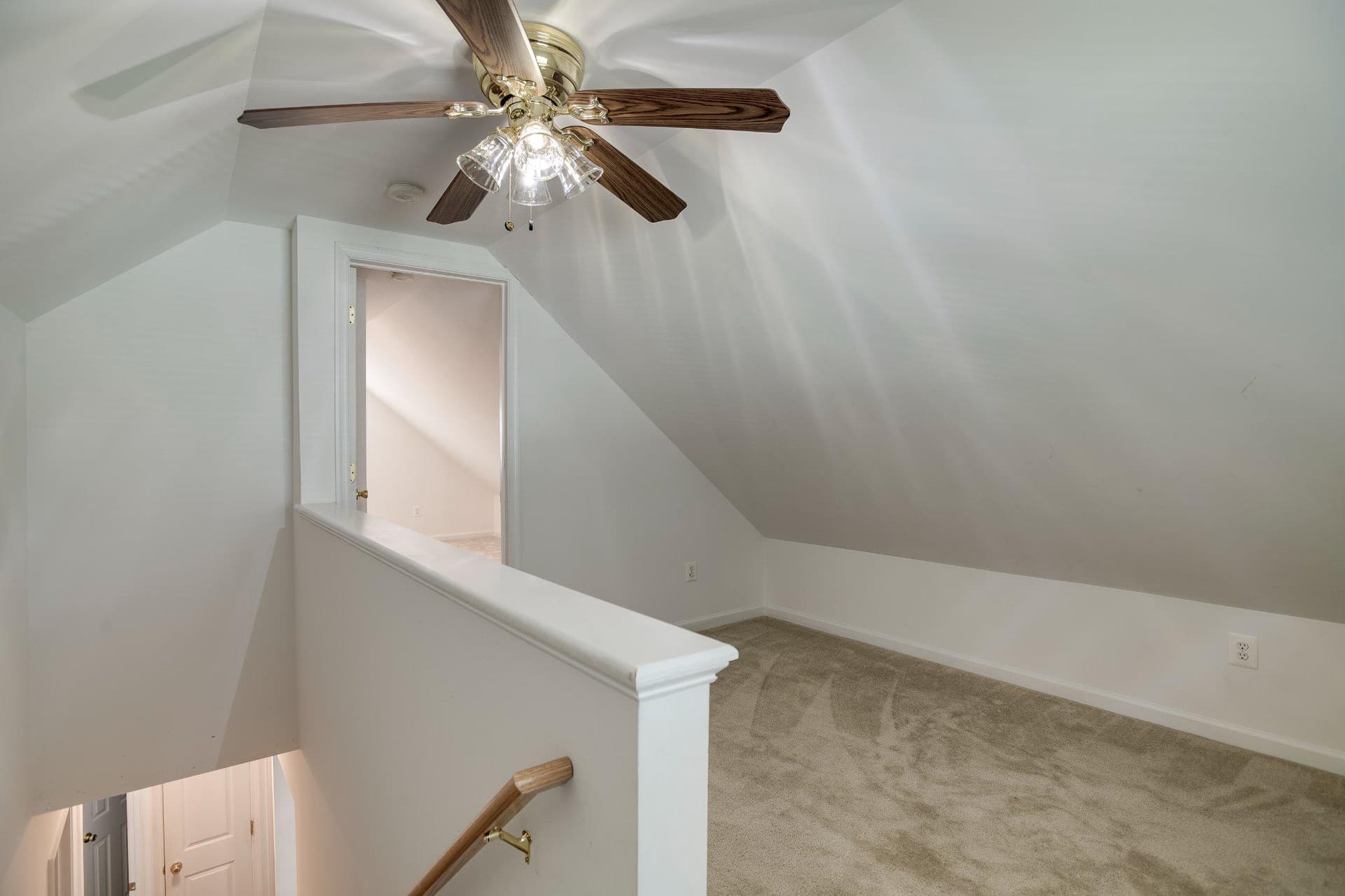 192 Cabbel Drive photo 11