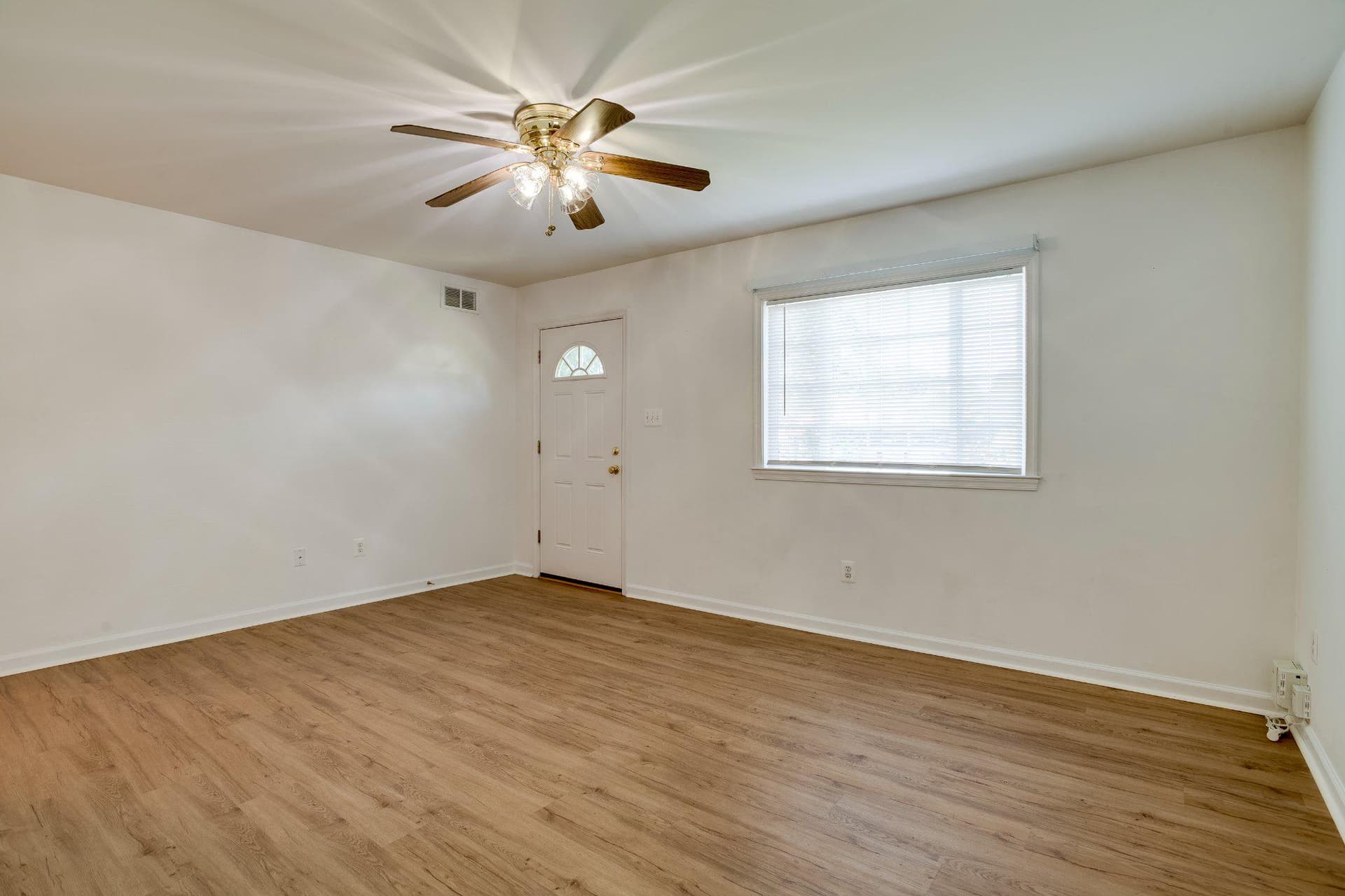 192 Cabbel Drive, Manassas Park