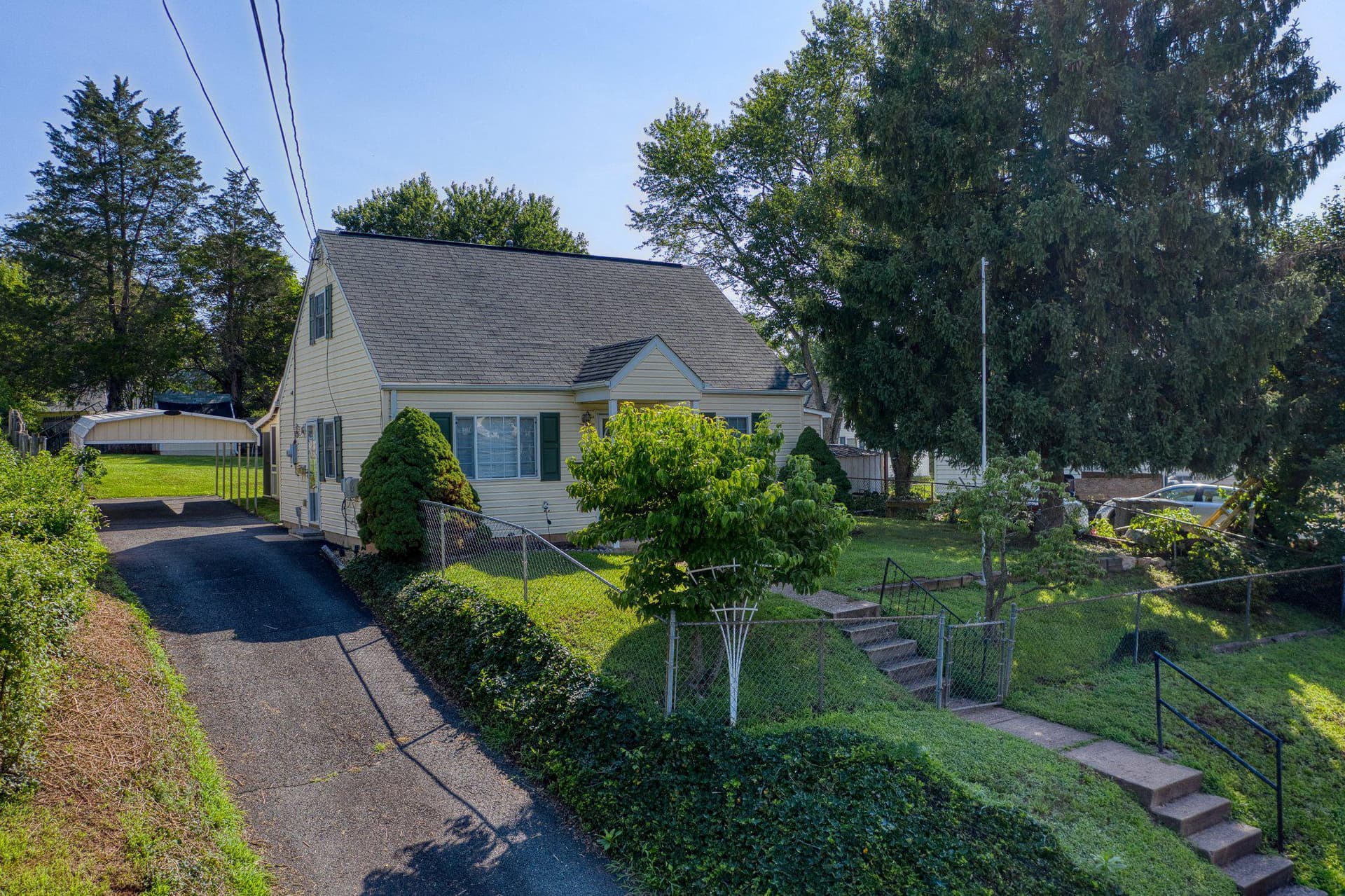 192 Cabbel Drive photo 32