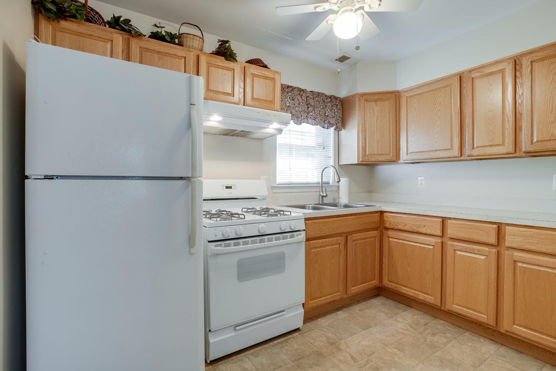 192 Cabbel Drive photo 7