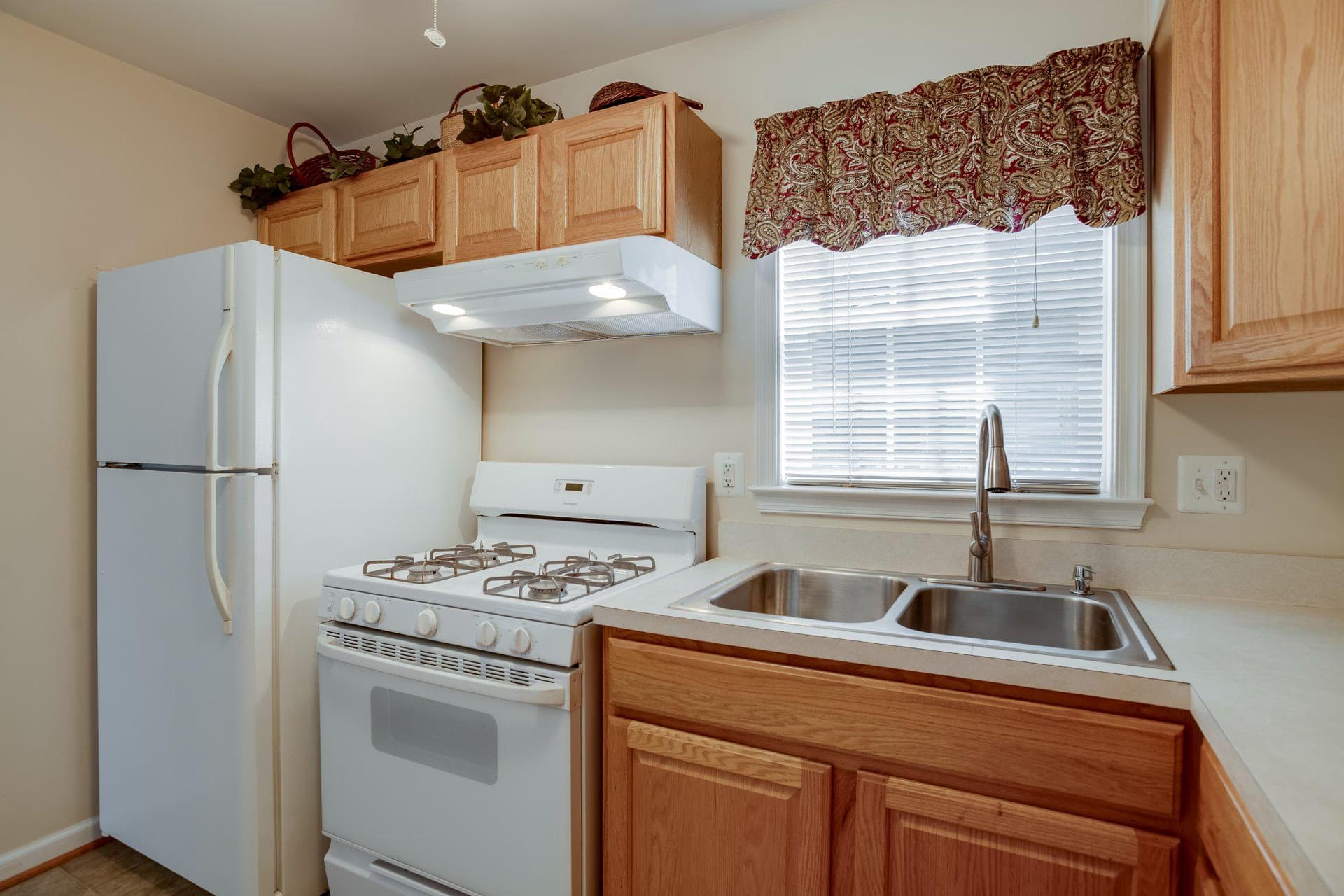 192 Cabbel Drive photo 8