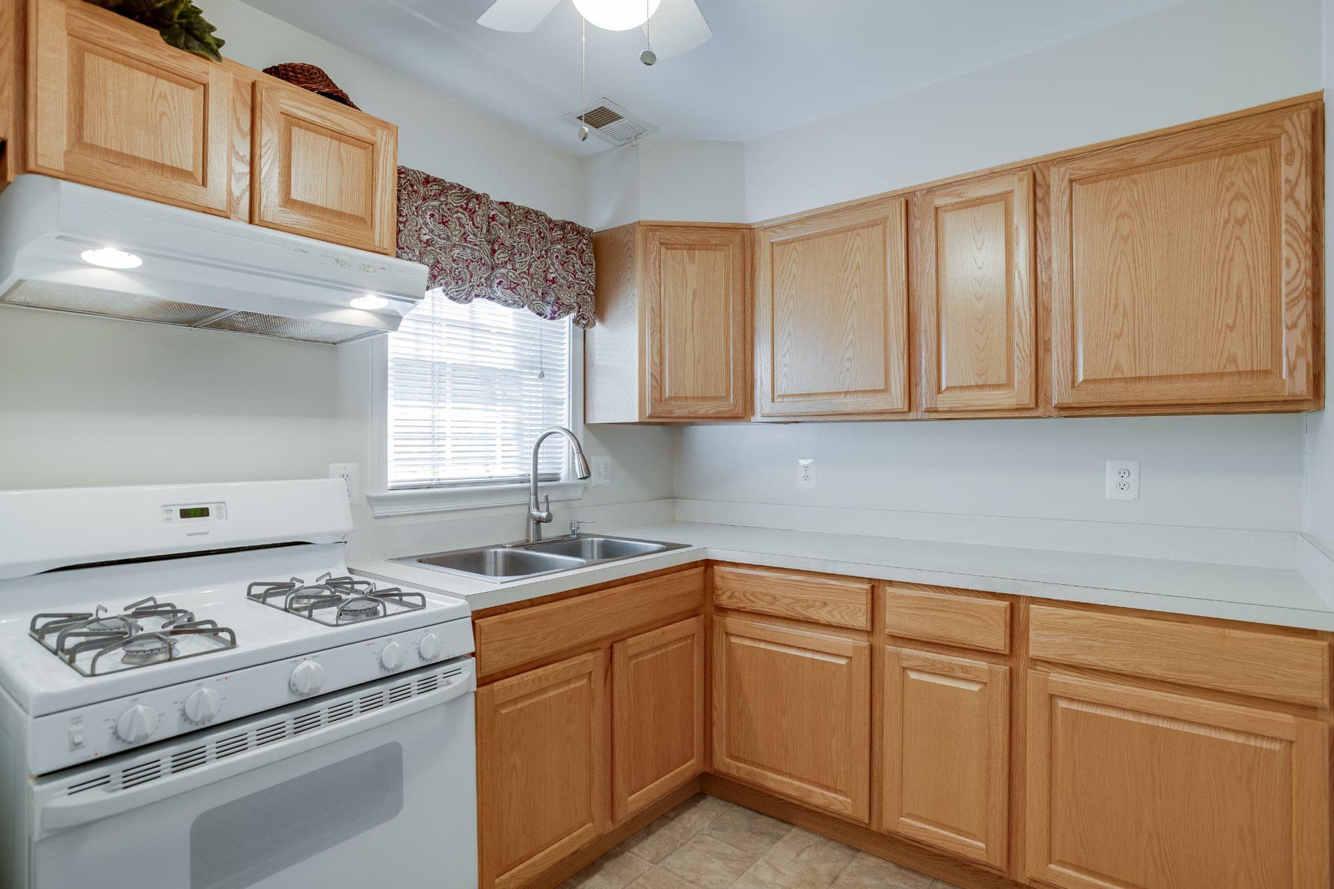 192 Cabbel Drive photo 9