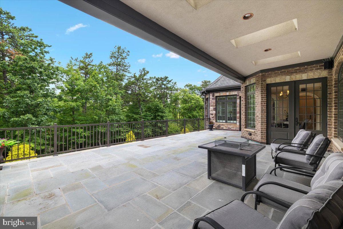 4255 Fortress Drive photo 9