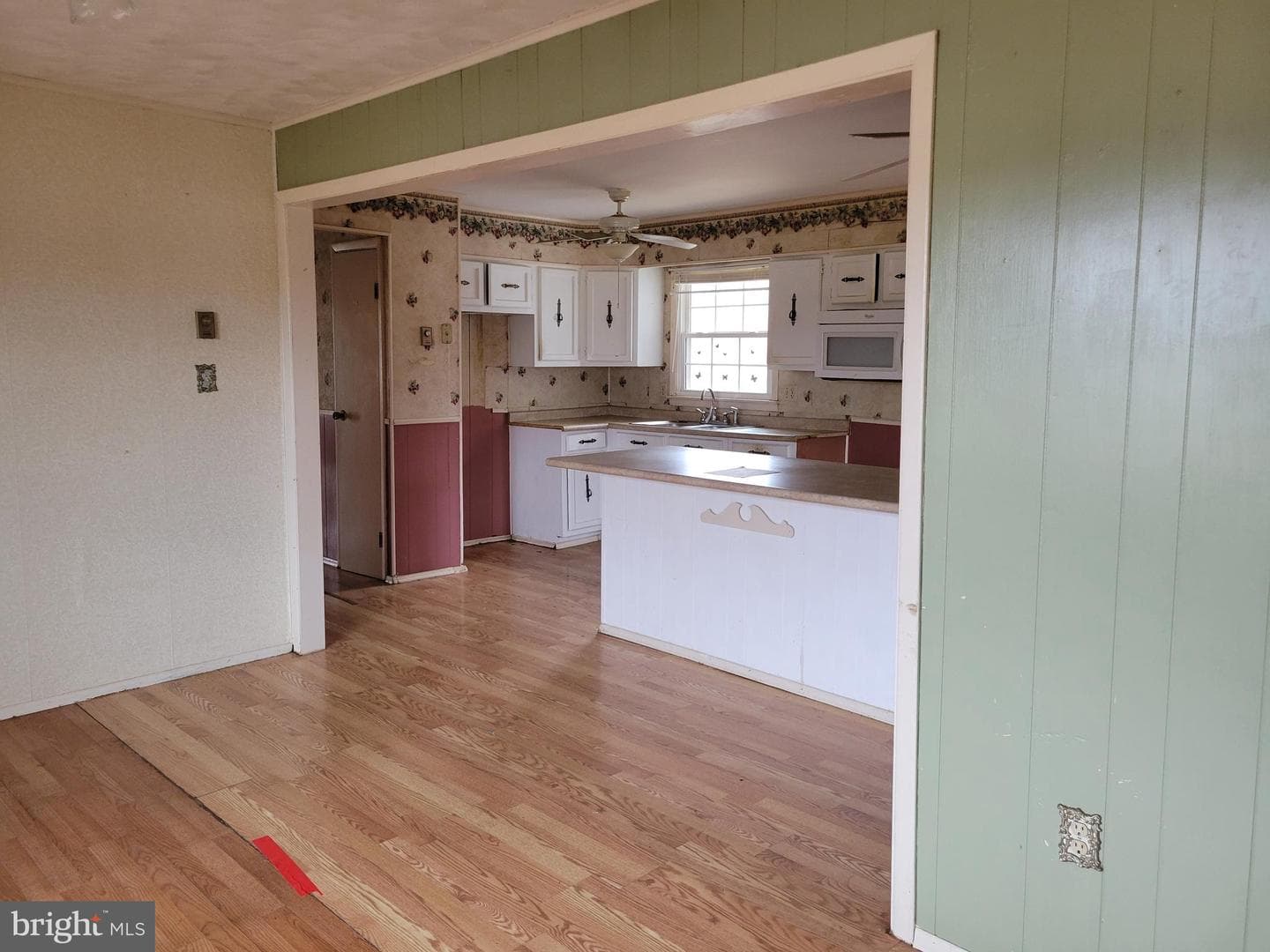726 Courthouse Drive photo 4