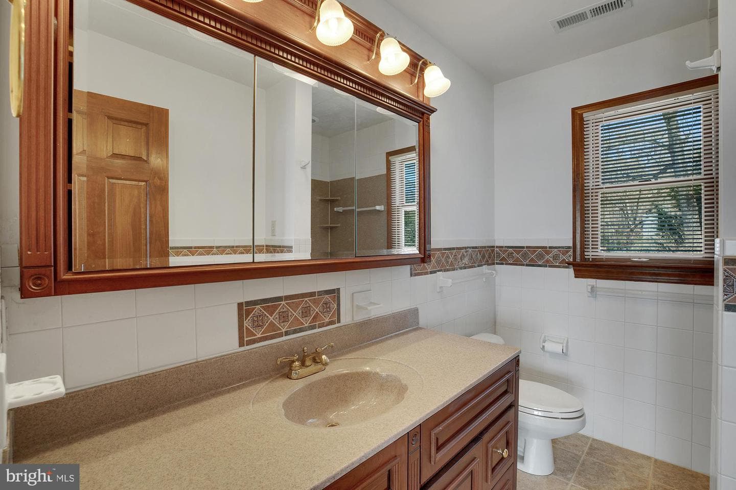 147 Beach Drive photo 48