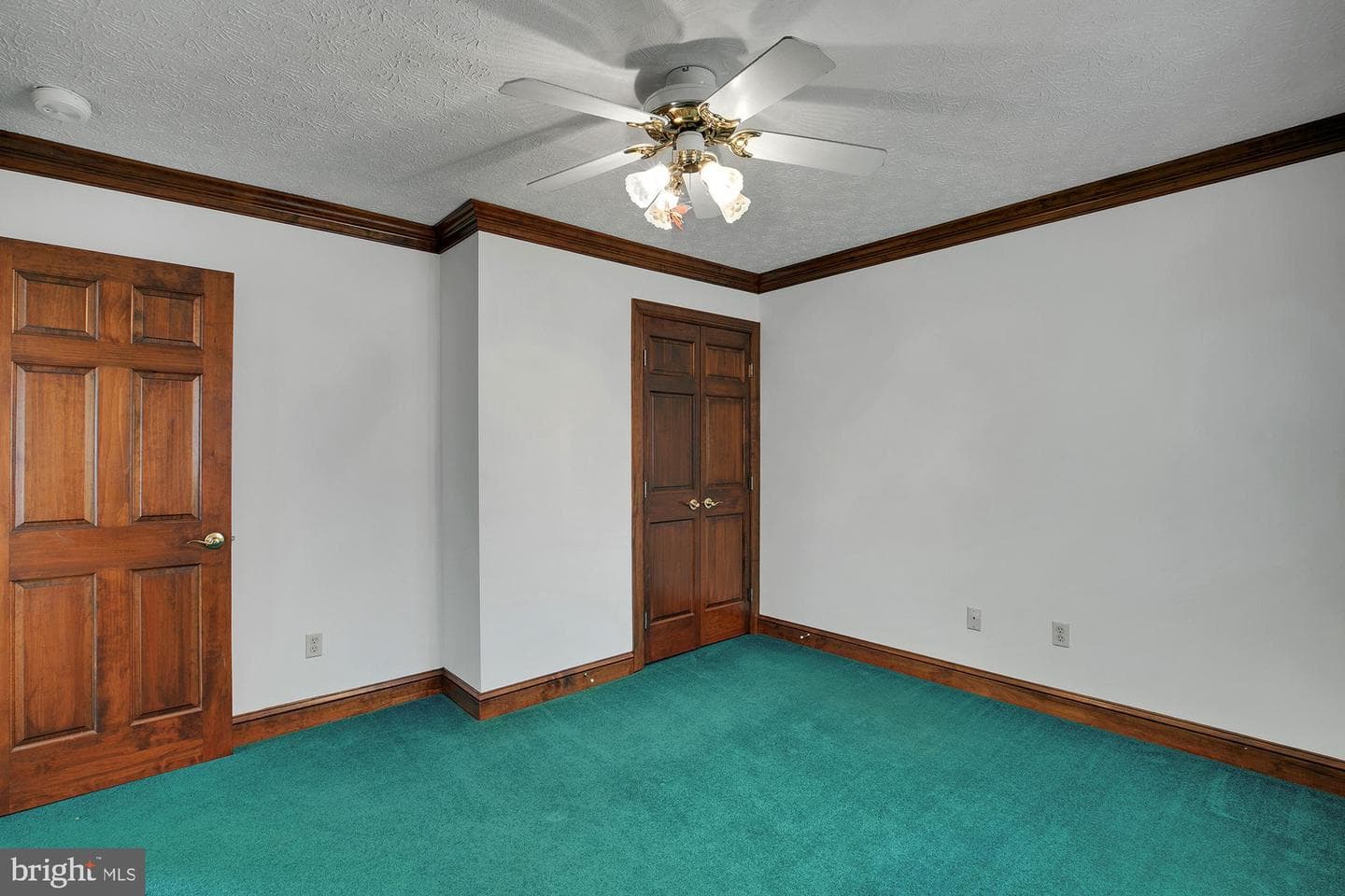 147 Beach Drive photo 51