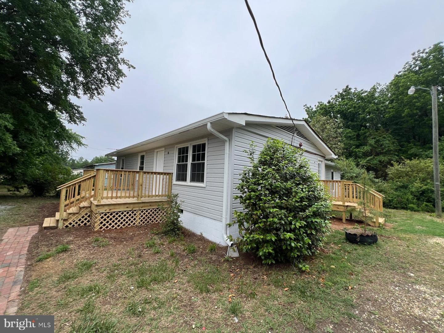 726 Courthouse Drive photo 2