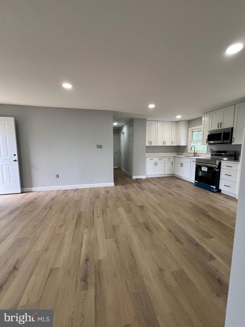 726 Courthouse Drive photo 3