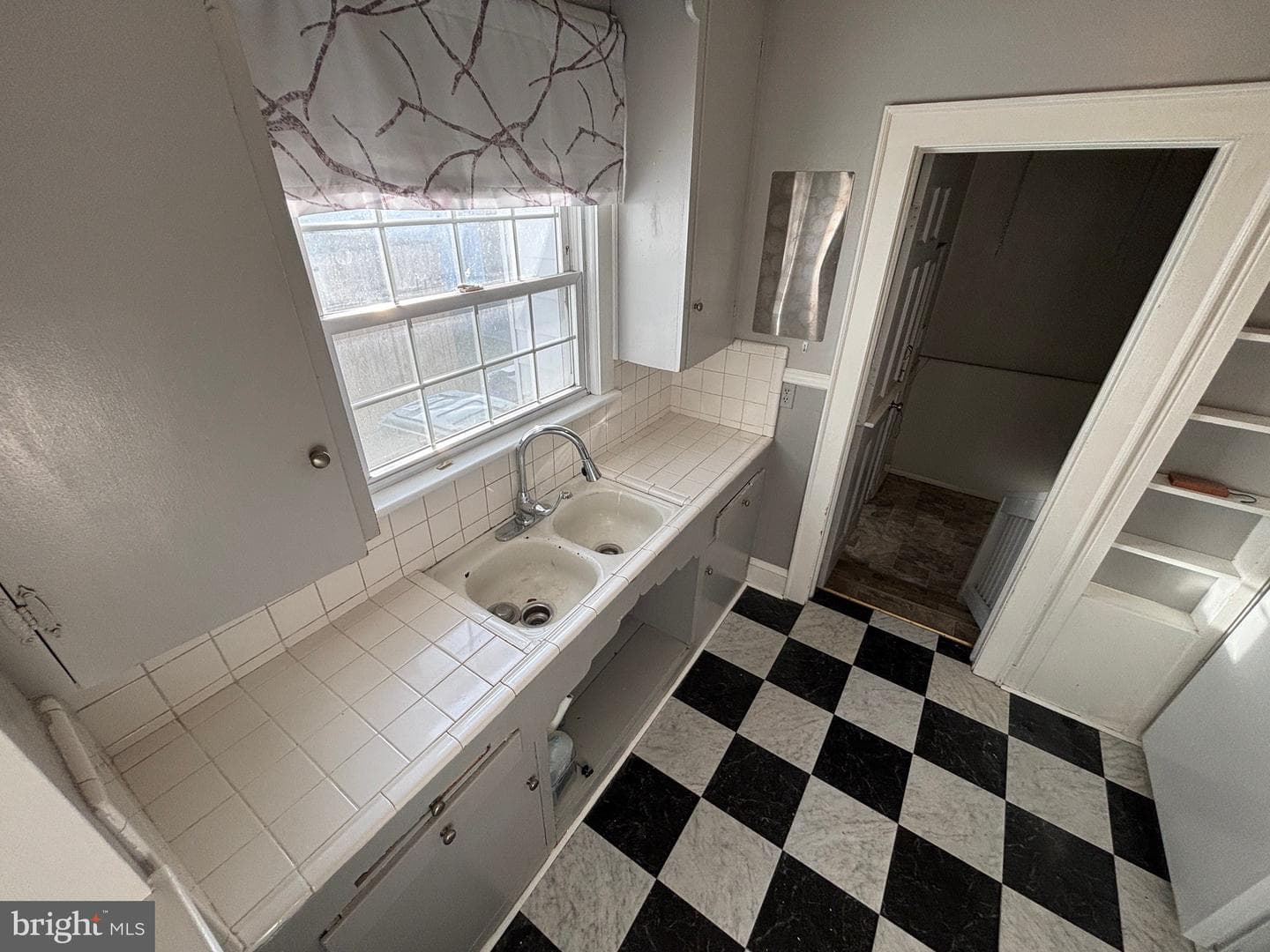 3737 Buckingham Street photo 4