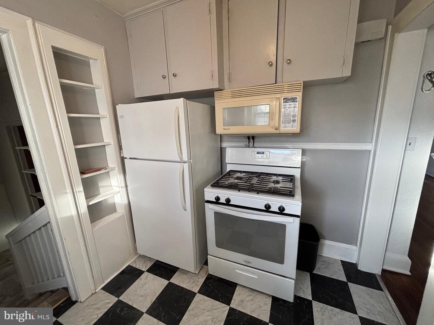 3737 Buckingham Street photo 5