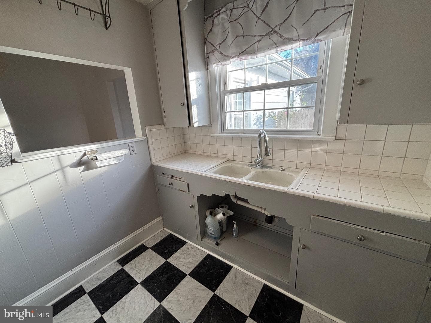 3737 Buckingham Street photo 6