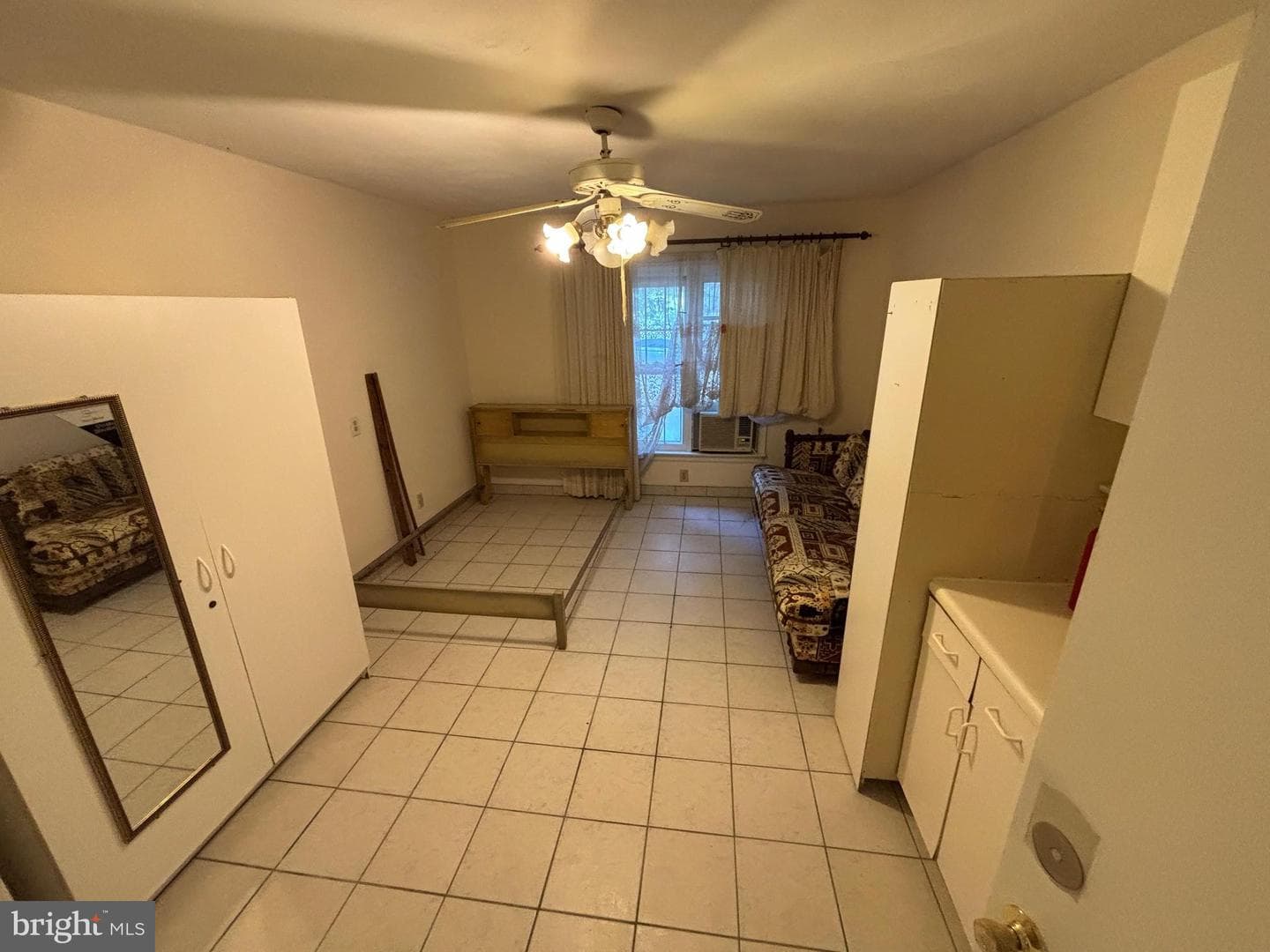 125 W Bay Avenue W photo 2