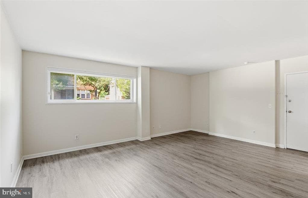1024 Gates Avenue photo 10