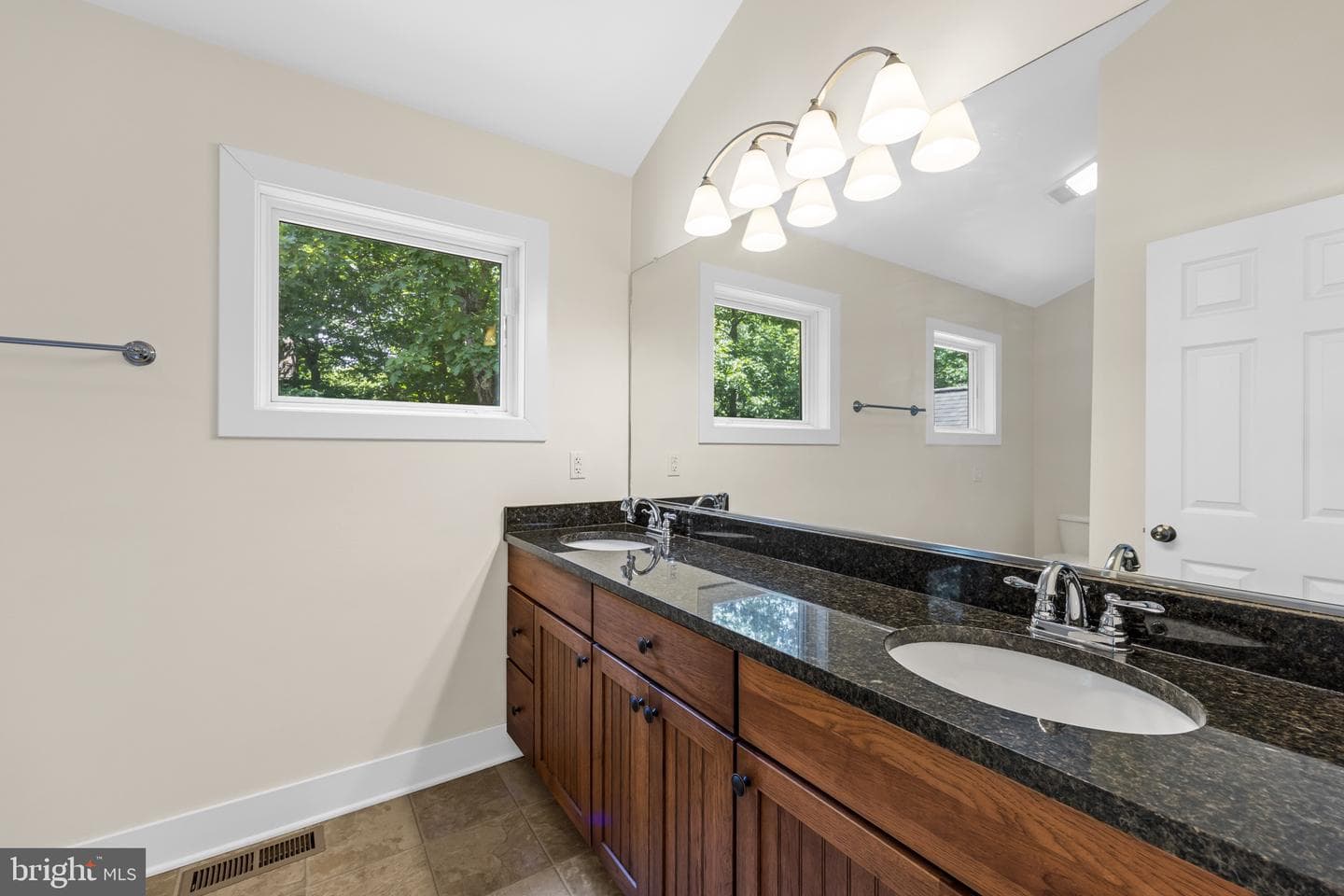 75 N Forest Drive photo 25