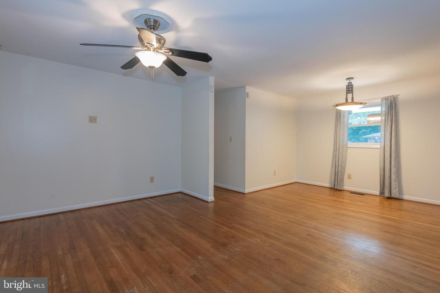 22 Meadow Creek Drive photo 9