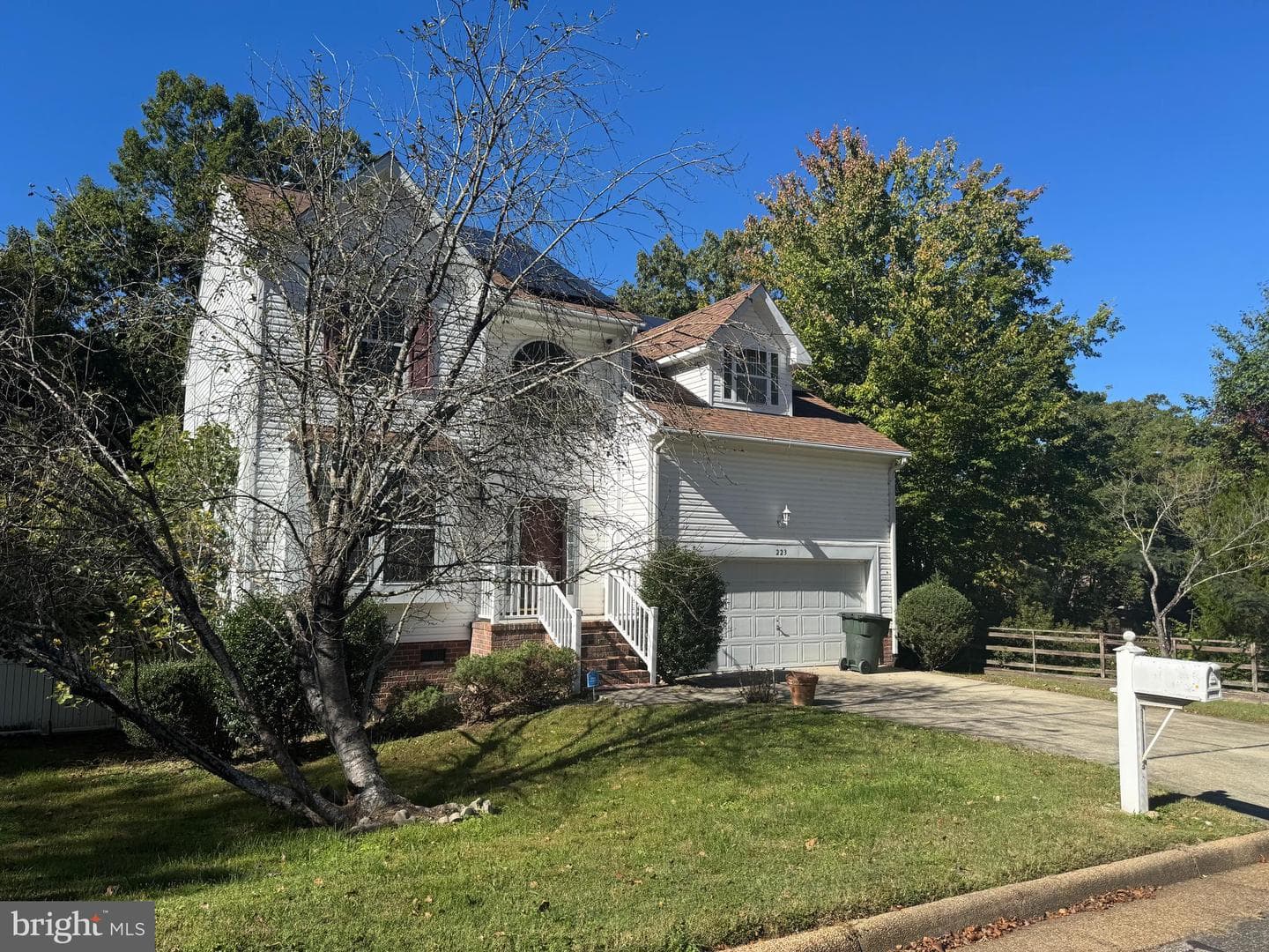 223 Southlake Place photo 3