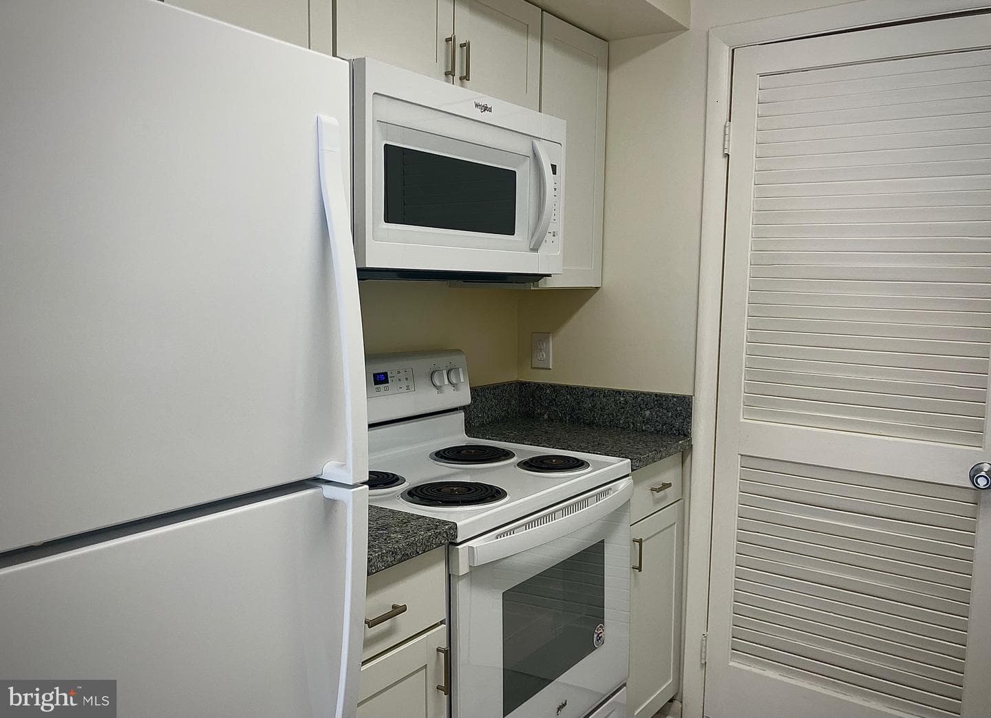1601 Malibu Place photo 6