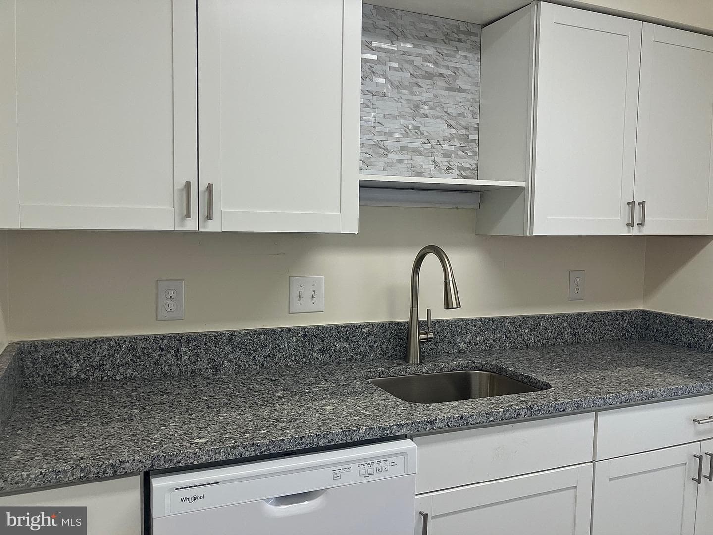 1601 Malibu Place photo 9
