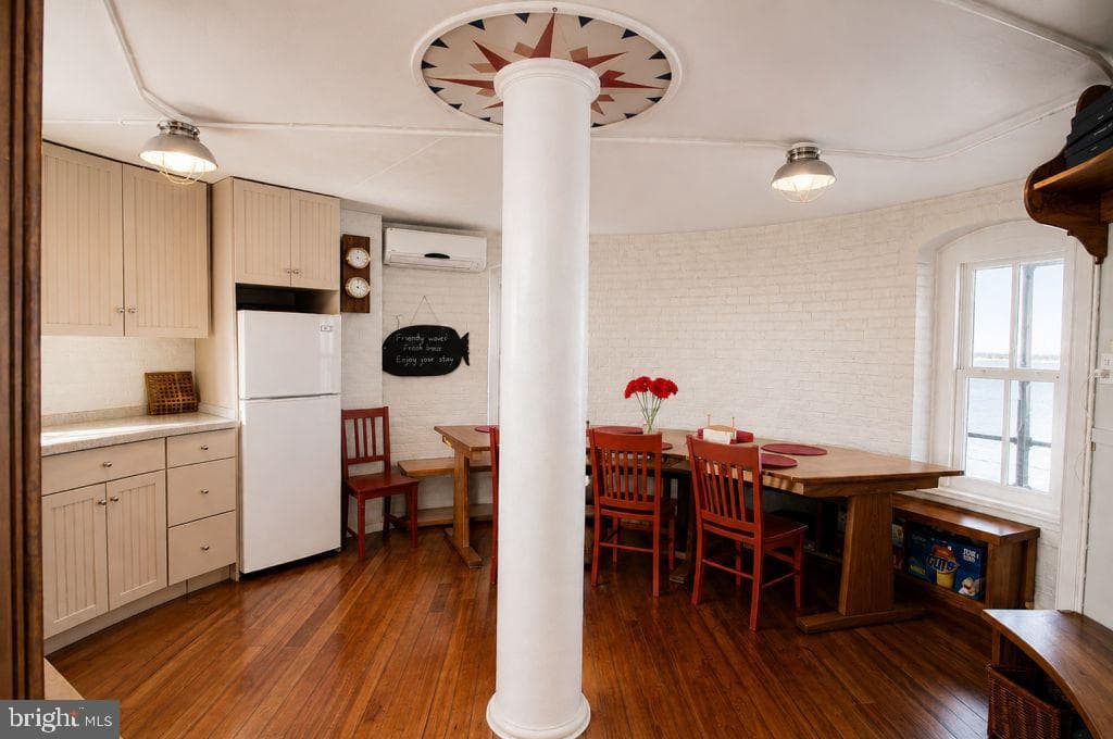 Middle Ground Lighthouse photo 4