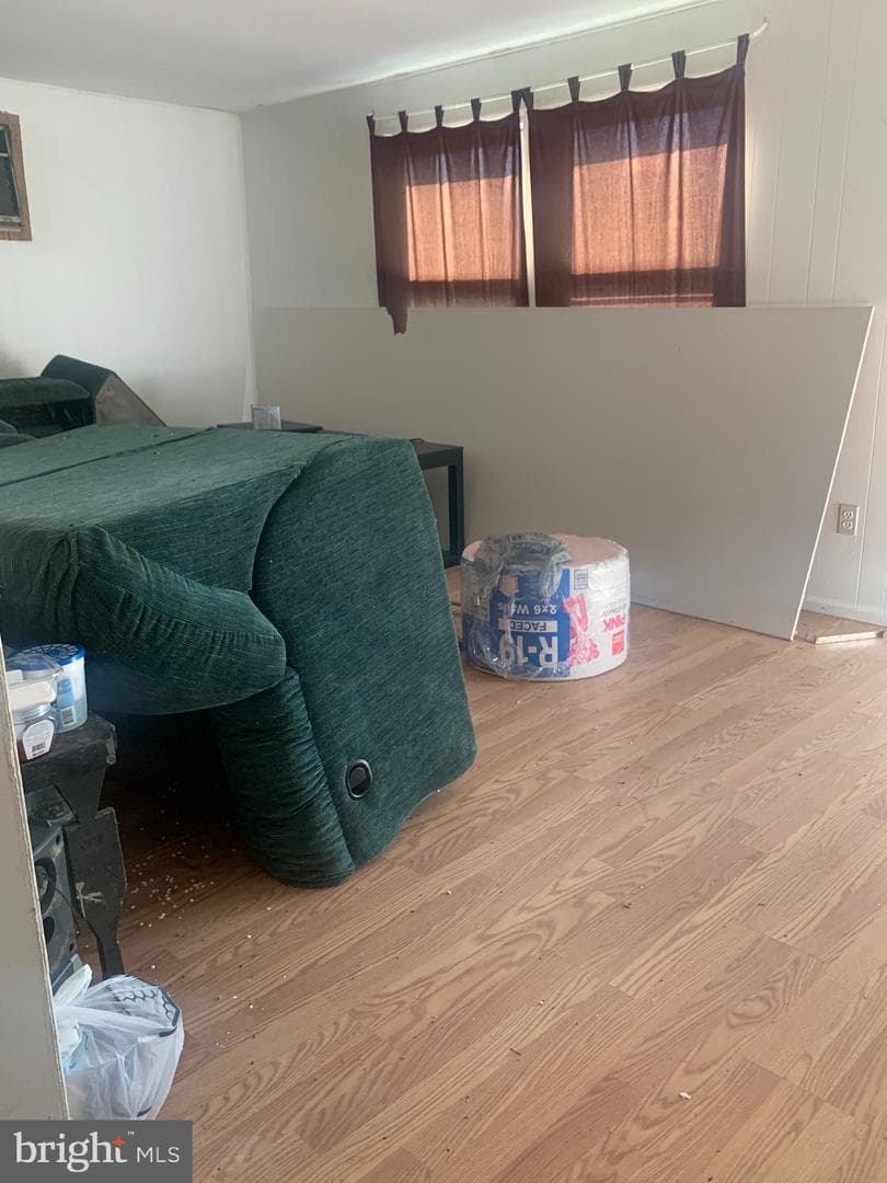 931 Light St photo 10