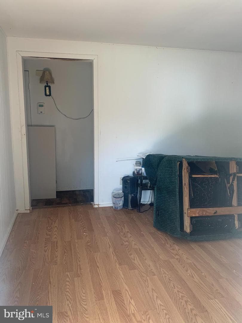 931 Light St photo 13