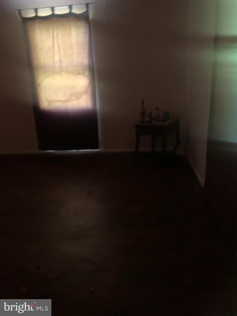 931 Light St photo 15