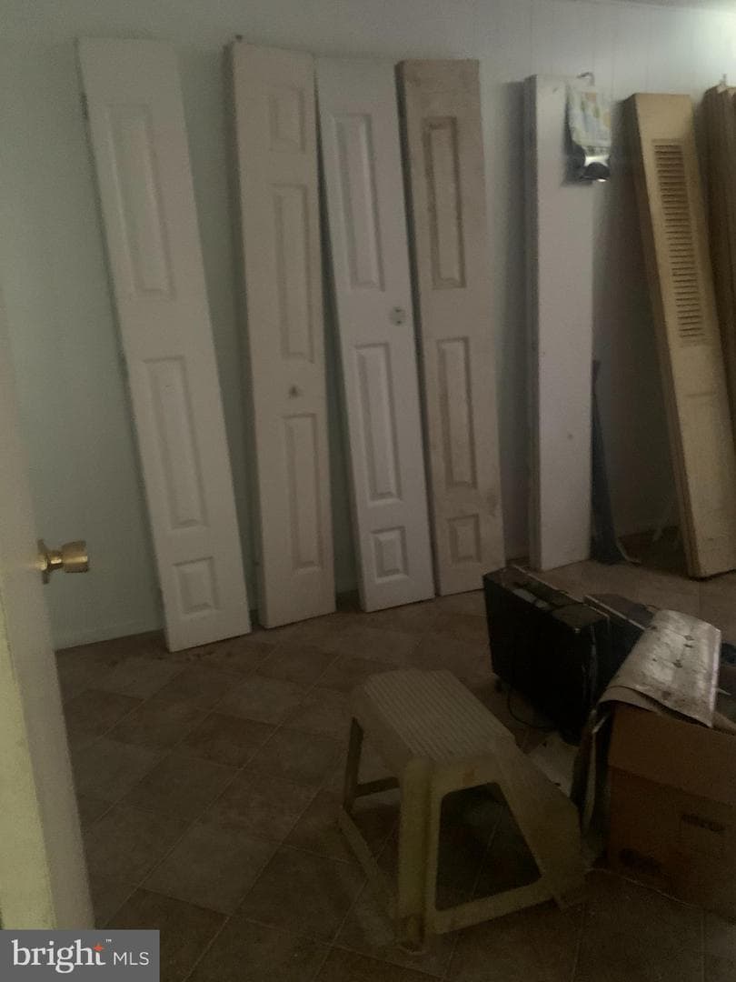 931 Light St photo 18