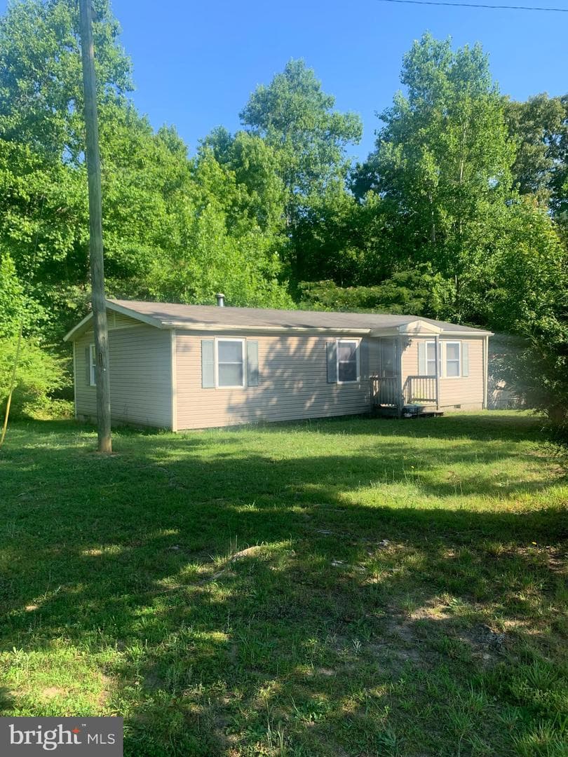 931 Light St photo 2
