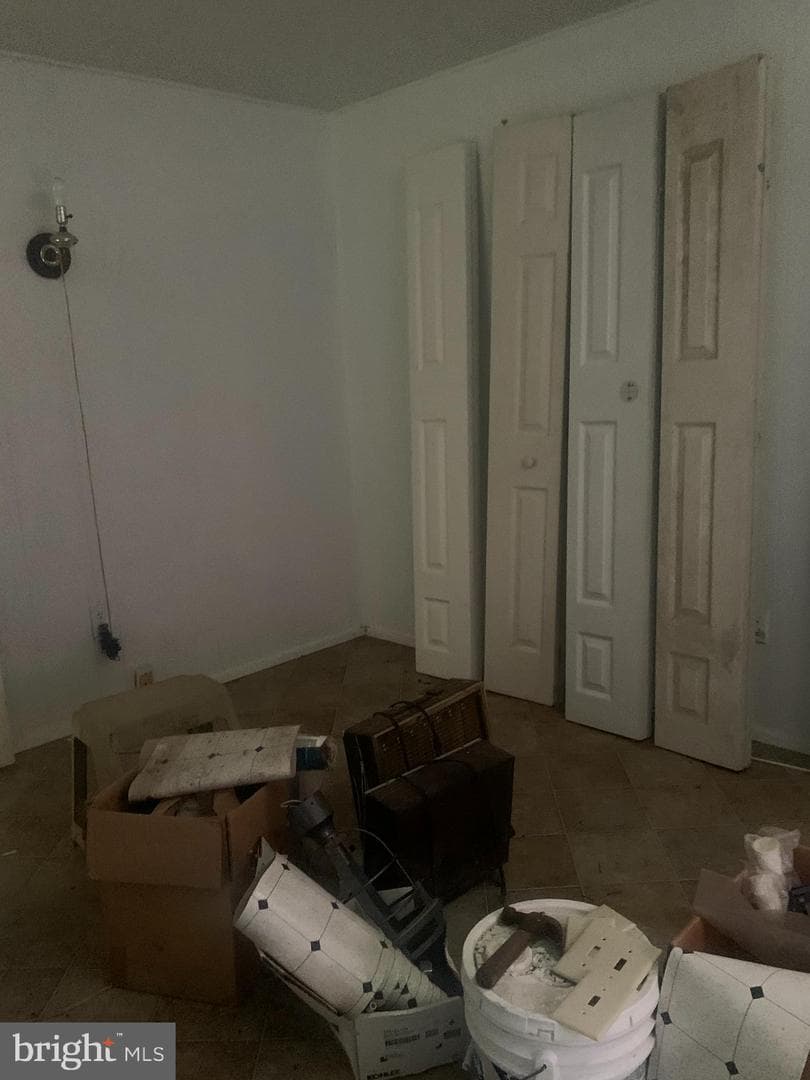 931 Light St photo 20