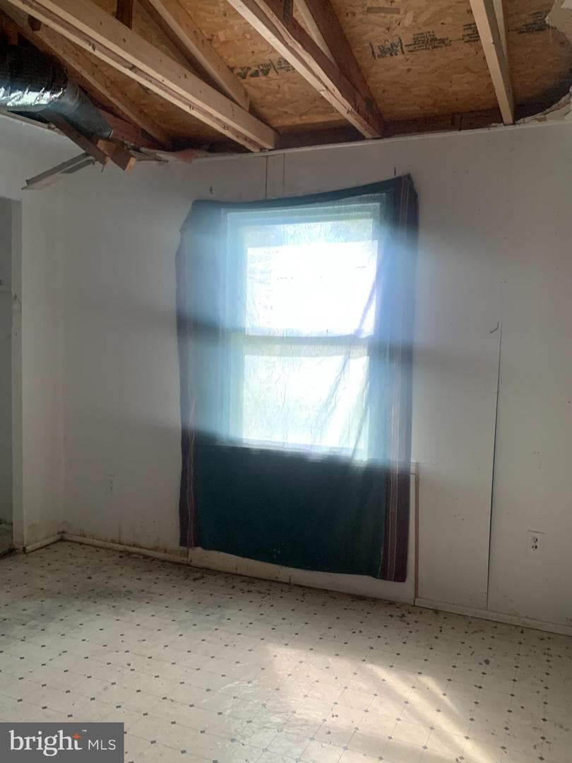 931 Light St photo 21