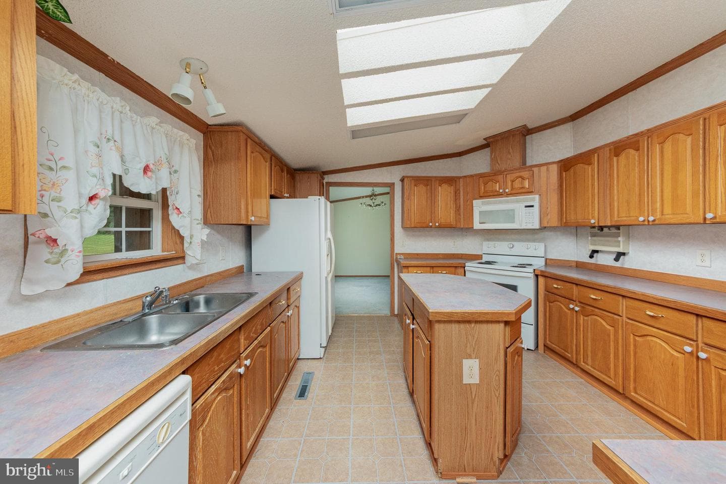 14 Knights Dr photo 13