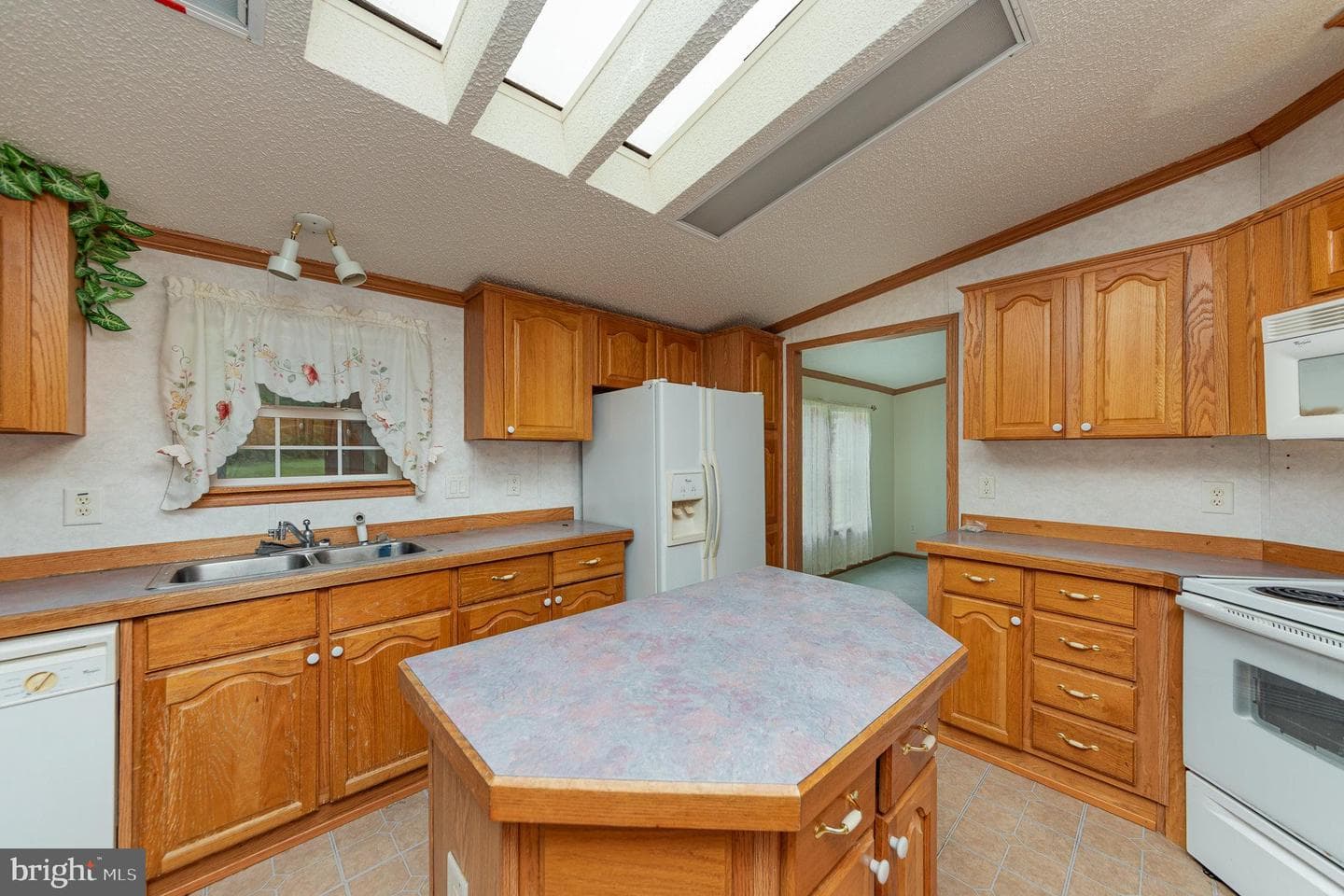 14 Knights Dr photo 15