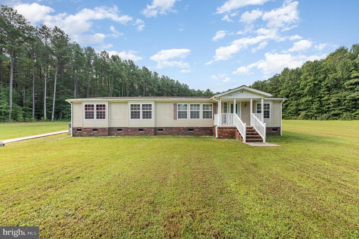 14 Knights Dr photo 2