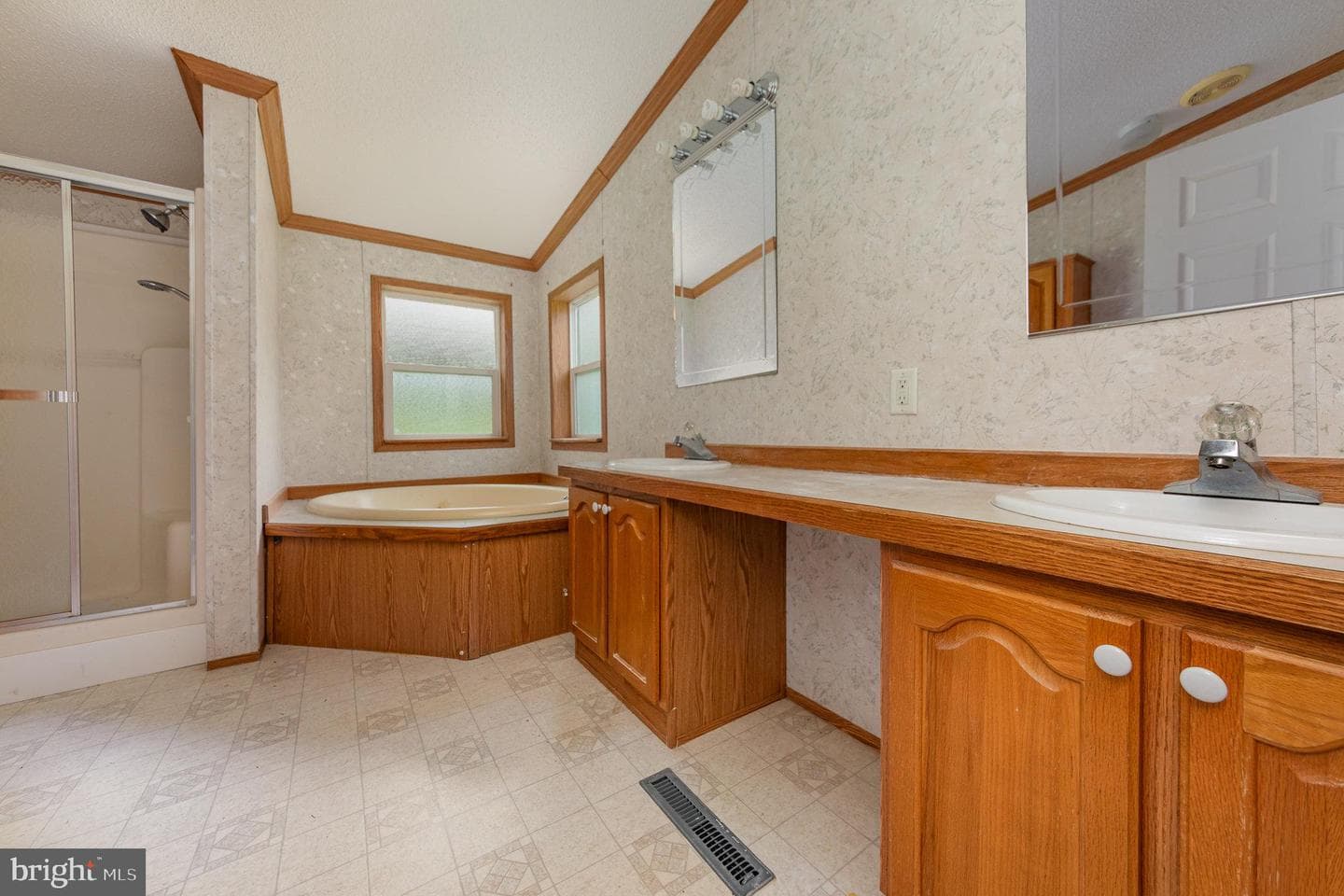 14 Knights Dr photo 20