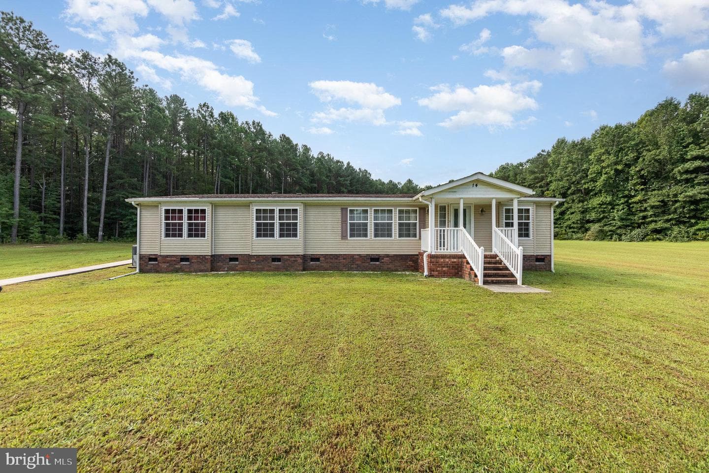 14 Knights Dr photo 3