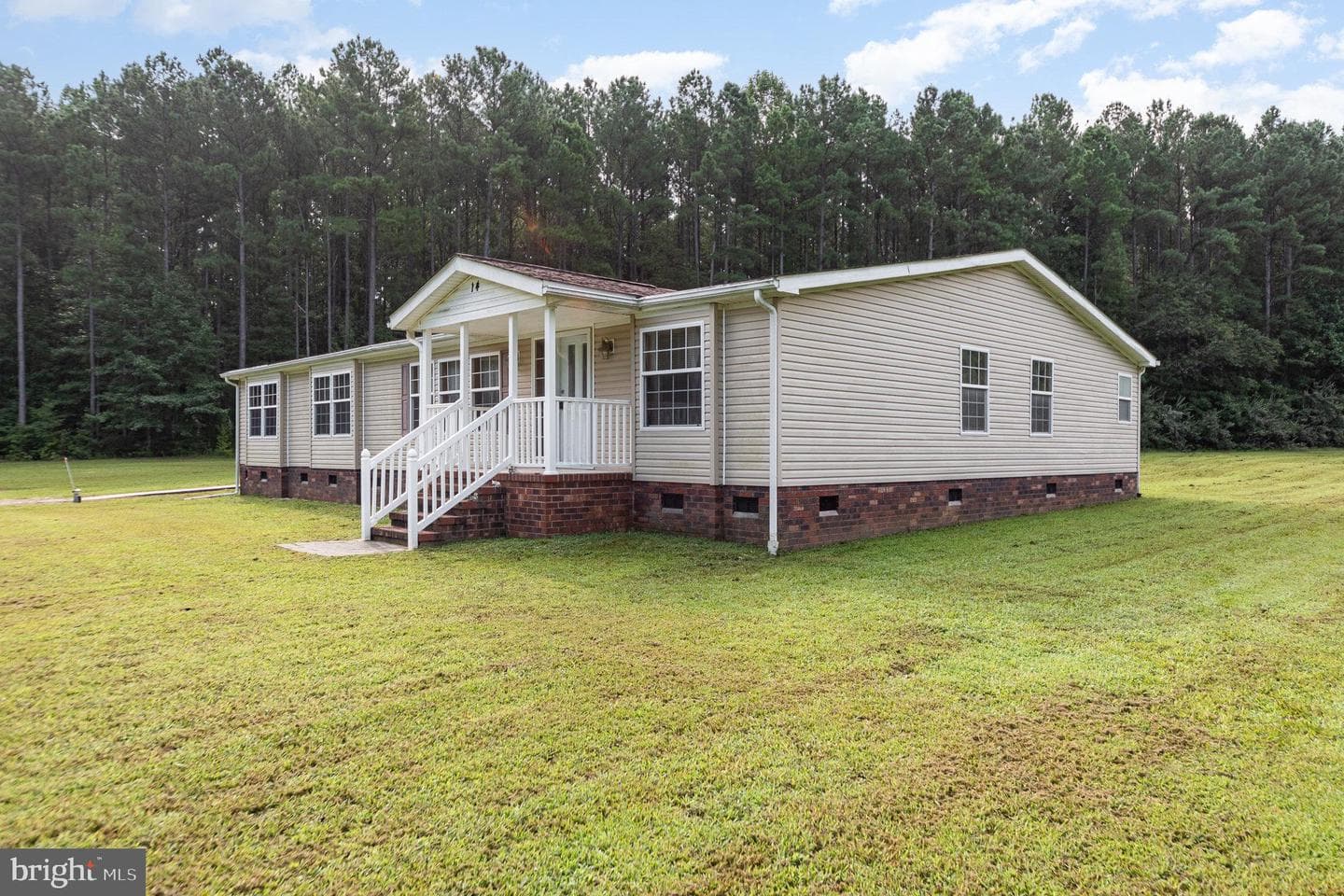 14 Knights Dr photo 4