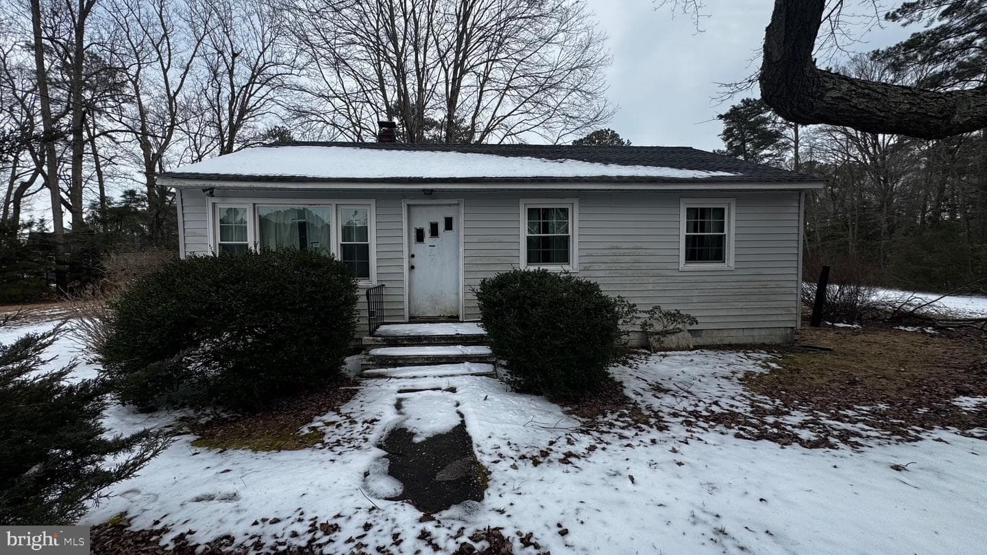 1415 Fairport Rd photo 3