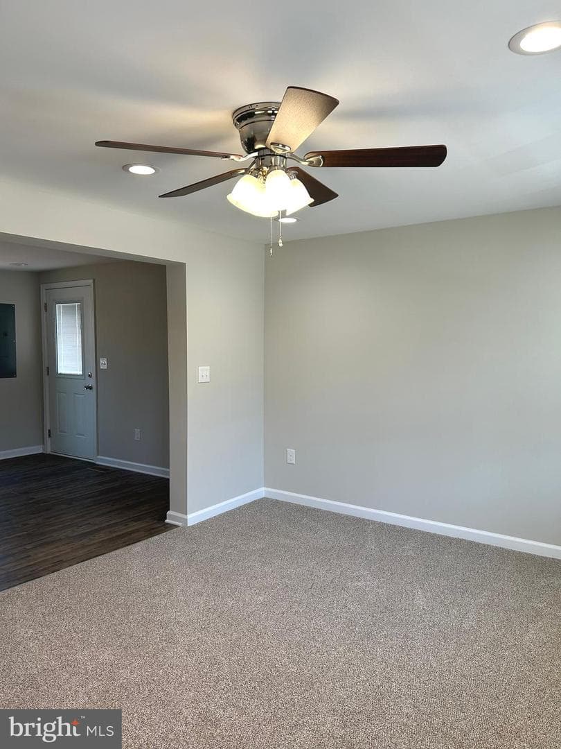 931 Light St photo 3