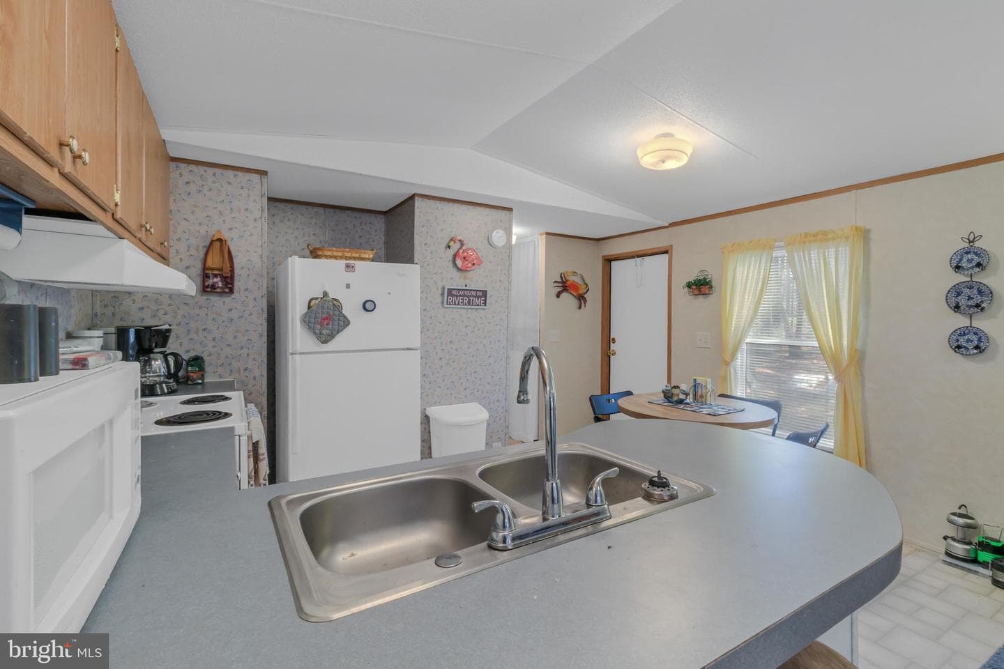 136 Coral Drive photo 6