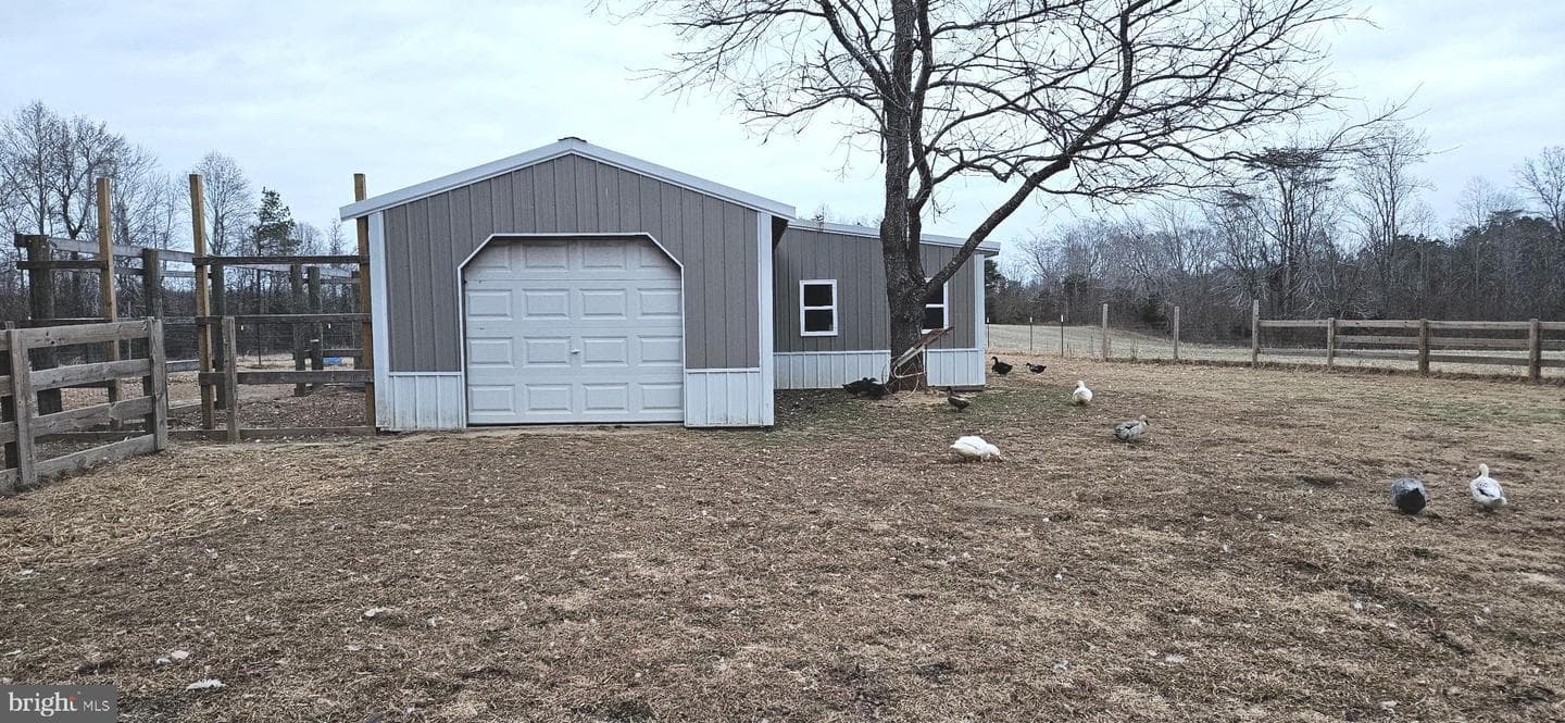2033 Courthouse Road photo 33