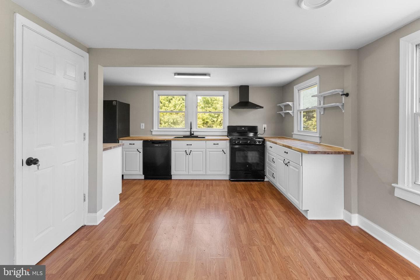 2302 Lighthouse View Drive photo 3