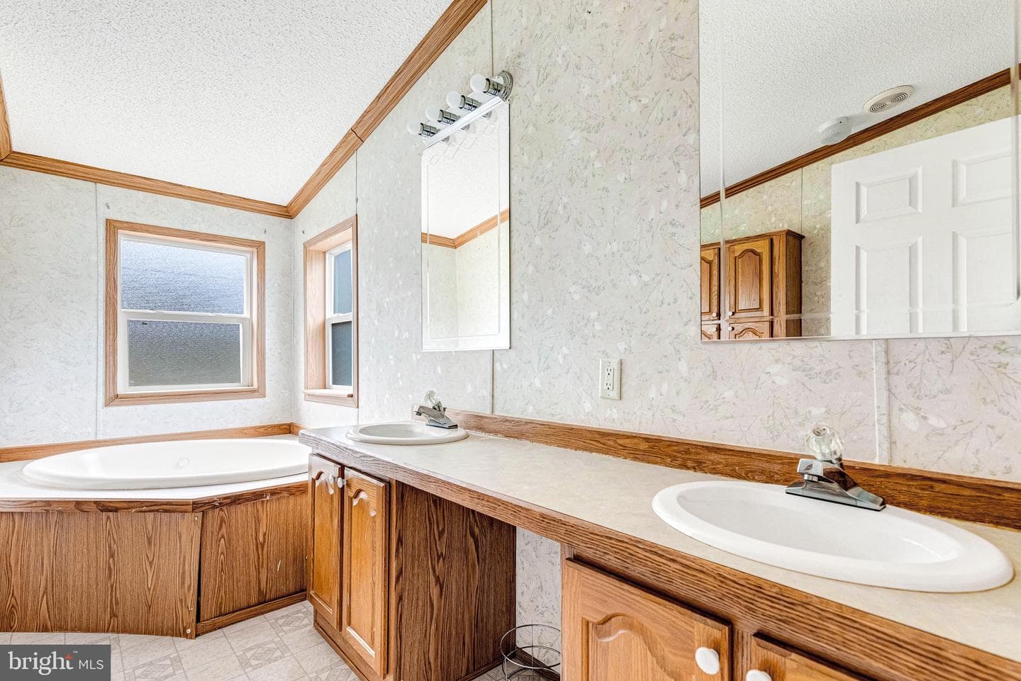 14 Knights Drive photo 20