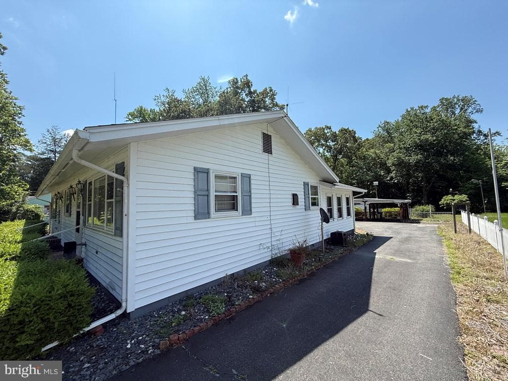 664 Sandy Point Road, Heathsville