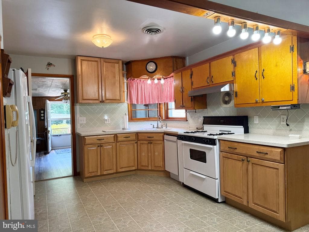 664 Sandy Point Road photo 5
